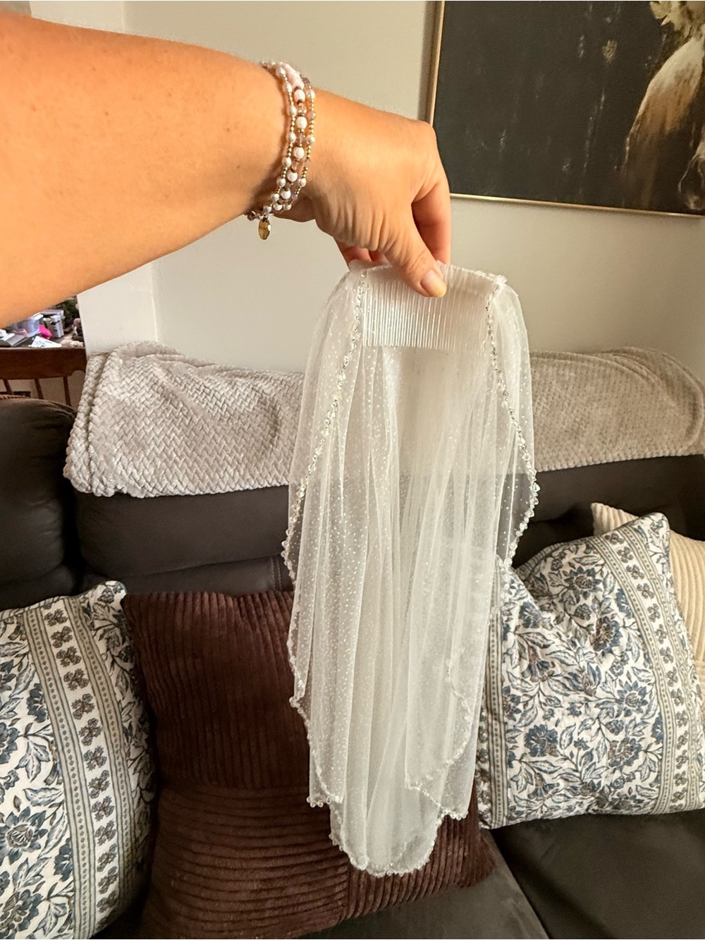 Sparkling Crystal-Edged Wedding Veil - White - Picture 5 of 12